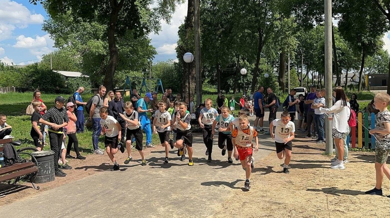 Глухівські юнаки та дівчата змагалися за першість громади з легкоатлетичного кросу. Хто переміг