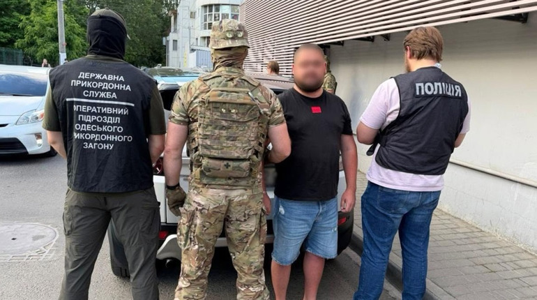 За $16 тисяч обіцяв виїзд до Польщі: в Одесі затримали підозрюваного в організації схеми