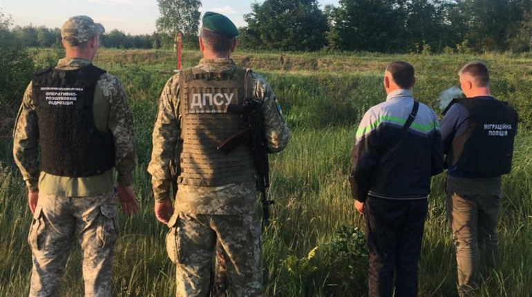 На Сарненщині чоловіки намагалися незаконно потрапити в Білорусь