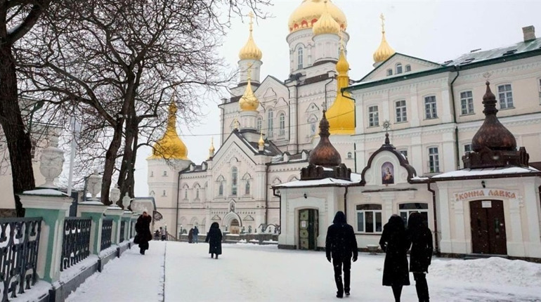 Депутати Тернопільської облради проголосували за звернення аби віддати Почаївську лавру державі