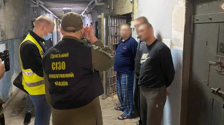Ошукали 8 військових на 90 тисяч гривень: на Сумщині судитимуть організовану групу та їх пособницю