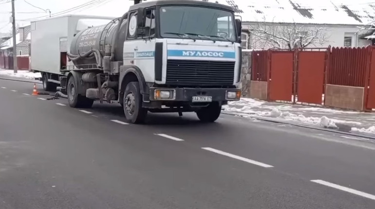 Як за 5,5 мільйонів гривень ремонтують каналізацію на вул. Героїв Майдану