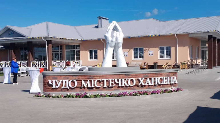 Житло для ВПО з Луганщини. Приймають заявки на проживання в "містечку американця Хансена"