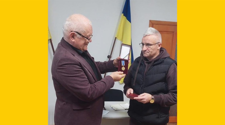 Бійця із Сарненщини нагородили медаллю «Захиснику Вітчизни» за проявлений героїзм