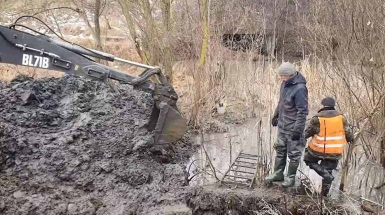 10 поривів за січень: Уманьводоканал ліквідовує 2 аварійні витоки води. Чому труби "рве"?