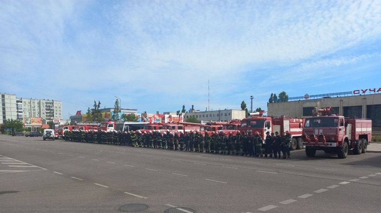Російські військові на мітингу в Енергодарі побили пожежників та розтрощили їхню спецтехніку