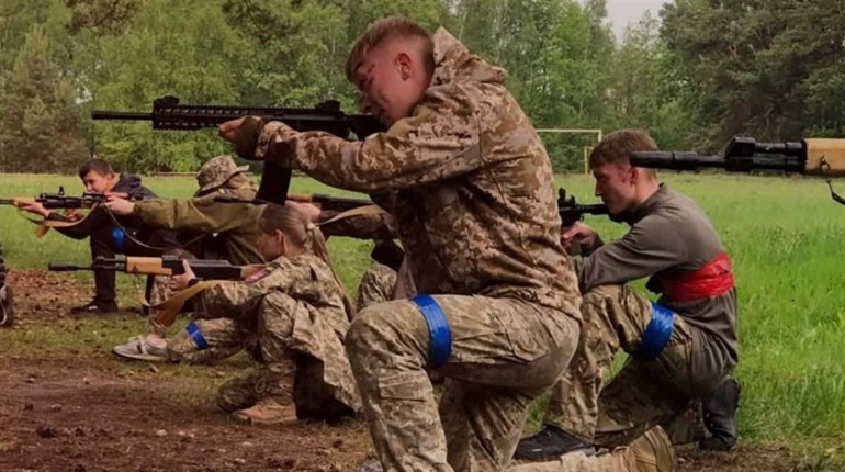 Вишкіл "Доброволець" імені Володимира Сальника об'єднав молодь і ветеранів на Звягельщині