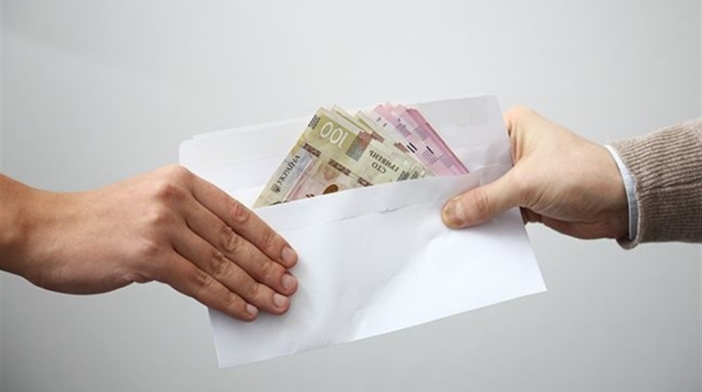 Двоє сватівських поліцейських постануть перед судом за хабар у 5000 гривень
