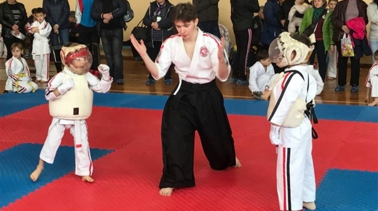У Попасній вперше відбувся відкритий чемпіонат з косікі карате: фото та відео