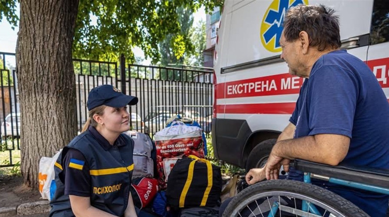 Психологи та рятувальники ДСНС підтримують жителів Куп’янщини під час евакуації