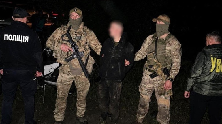 Обіцяв вивезти за кордон за 20 тисяч доларів: на Сарненщині судитимуть 22-річного чоловіка