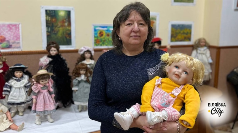 Від одних ляльок віє теплом, від інших – холодом. Історія колекції вінтажних ляльок Ольги Гіжиці