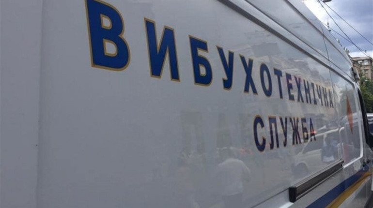 П’ятий день мінувань у Херсоні: вибухівку шукали у школі та ТРЦ