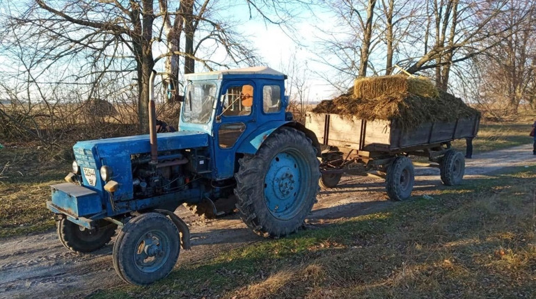 Нещасний випадок на Сарненщині: чоловік випав із трактора і загинув