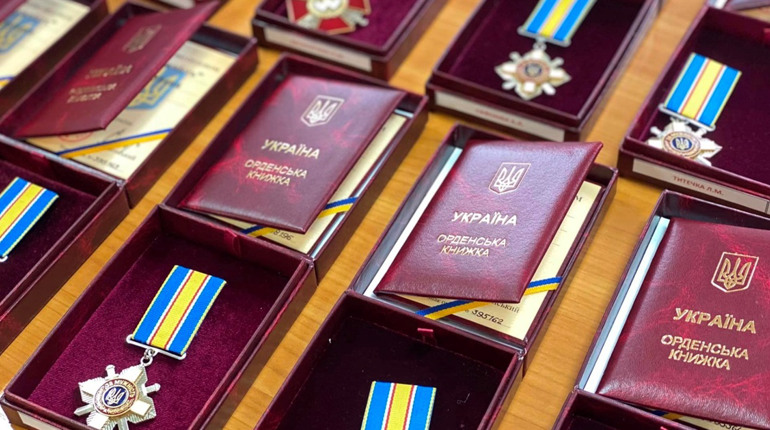 Рідні одинадцятьох Героїв із Сарненського району отримали посмертні відзнаки