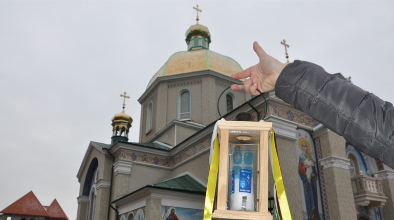 Чортківські юні пластуни передали Вифлеємський Вогонь Миру священнослужителям українських Церков