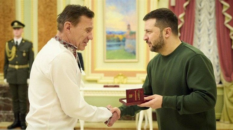 Одеський комунальник отримав від президента медаль "За врятоване життя": рятував дітей 29 грудня