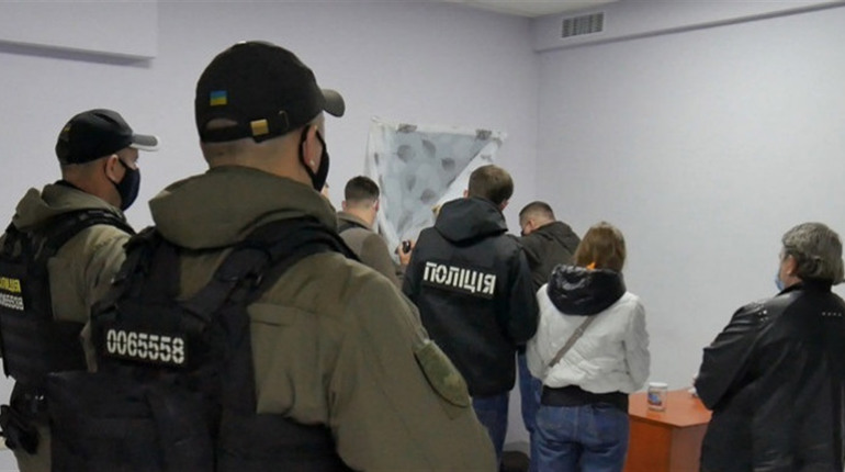 Бордель під вивіскою масажного салону: у Хмельницькому викрили дім розпусти