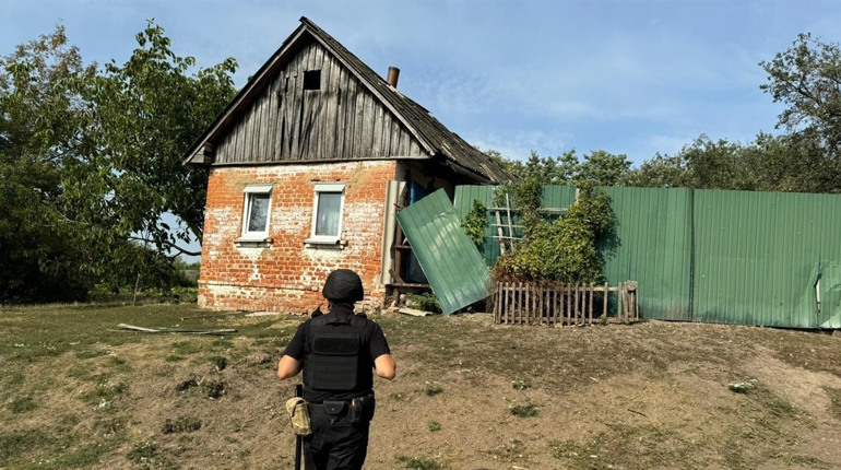 Окупанти наносять удари ракетами, дронами, використовують КАБ, РСЗВ. Четверо поранених на Сумщині
