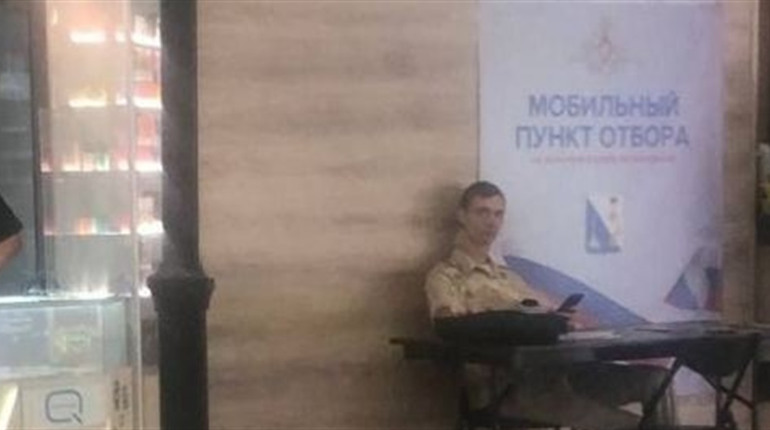 Мобільні пункти відбору і розсилка смс. Окупанти в Генічеську активно пропагують мобілізацію