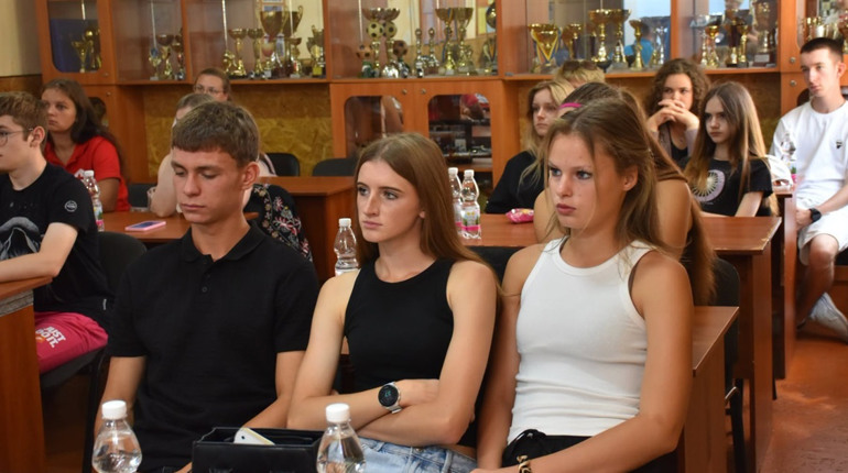 Молодь Старокостянтинова хоче впливати на майбутнє громади: обговорили створення Молодіжної ради
