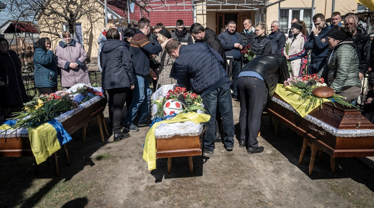 На Благовіщення у Мотижині поховали родину старости, яку закатували росіяни