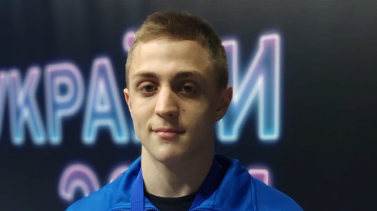 Глухівчанин став абсолютним чемпіоном України з класичного жиму лежачи серед юнаків