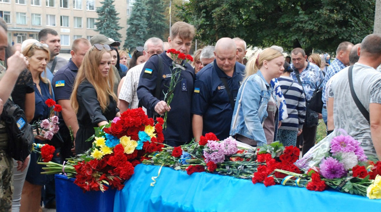 11 днів він боровся за життя і відійшов у Вічність. Шостка попрощалась зі своїм захисником