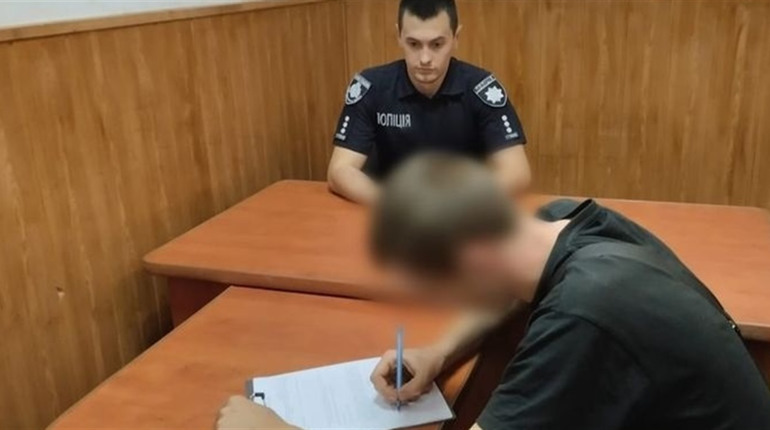 Вдарив ножем у живіт: у Жовтих Водах поліцейські затримали 18-річного нападника