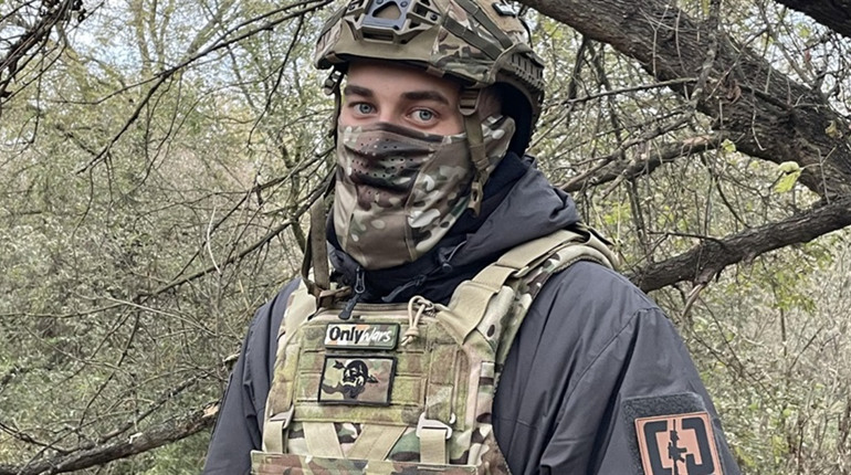 Після 5-ти років в окупації в Луганську боєць з позивним Джокер воює за Україну
