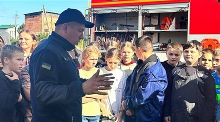 Менських гімназистів рятувальники навчали безпечній поведінці