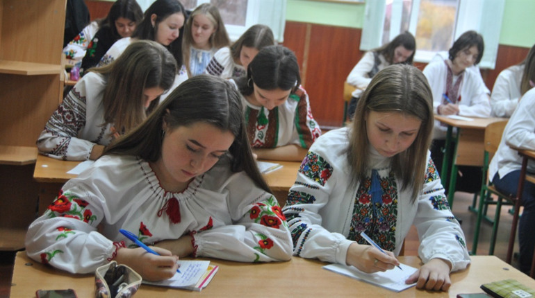 Повертаємося до очного навчання. Як вплинула дистанційка на COVID-статистику