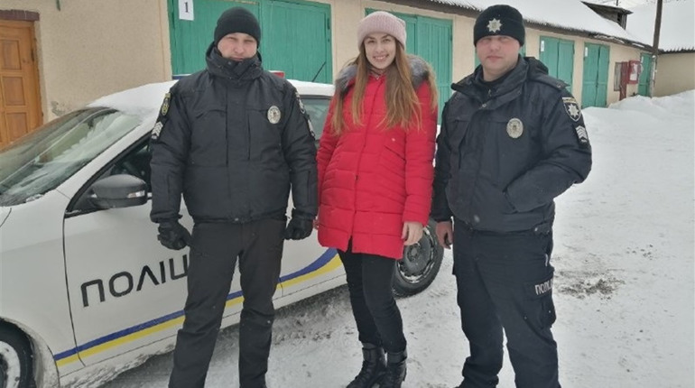 Крадіжки їжі, неправильне паркування і самотні пенсіонери – як проходить день патрульного поліції