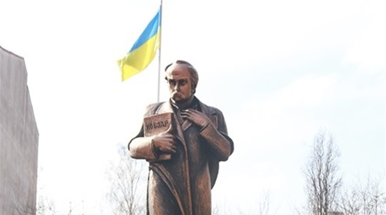 Вклонилися Кобзарю: на Кіцманщині вшанували Тараса Шевченка. Фото