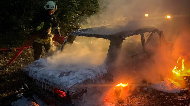 Автомобіль ВАЗ 2106 згорів у Сільці
