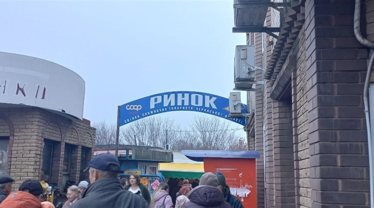 Актуальні ціни з ринку: здешевшали яблуки, здорожчала свинина