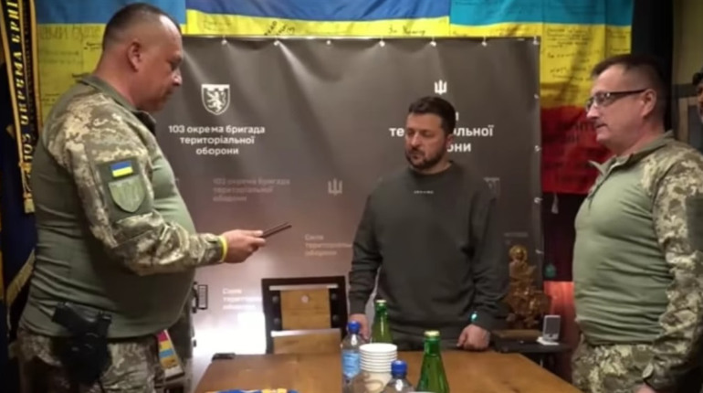 Зеленський побував неподалік Сватового на передовій. Оглянув танки Leopard 2 та бойові машини піхоти