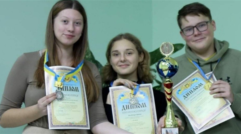 Вихованці Старокостянтинівської міської СЮТ занесені на дошку пошани "Технічна еліта області"