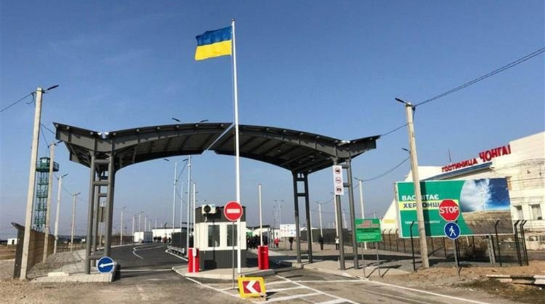 Відновлена робота КПВВ на адмінмежі з Кримом: які правила в'їзду та виїзду тепер діють  