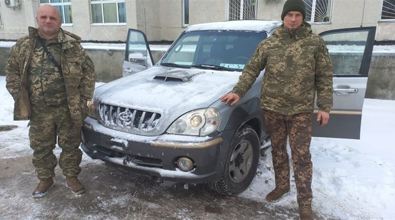 Подарунок до Дня Святого Миколая: ще одне авто від Нетішинської громади вирушить на передову
