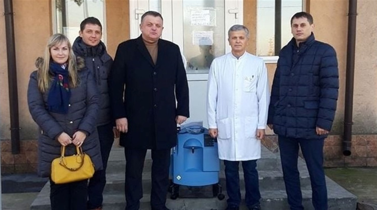 Сільська амбулаторія на Сарнещині отримала кисневий концентратор із США