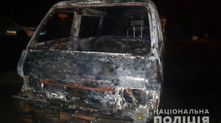 У жителя Маяк вночі загорілися одразу три його автомобілі: попередня версія – підпал