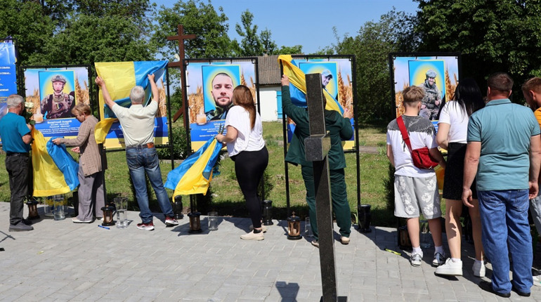 У Мальчівцях Барської громади відкрили Алею Слави загиблим Захисникам