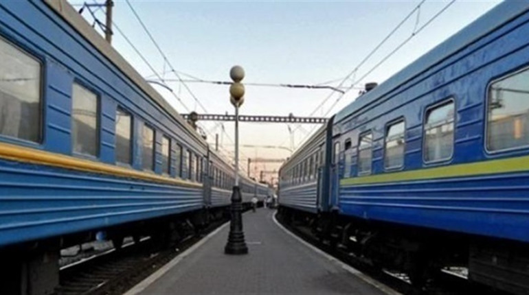 Відсьогодні скасовані приміські поїзди. Які саме?