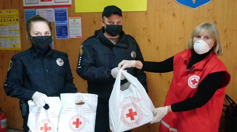 Червоний Хрест і волонтери району збирають кошти на засоби індзахисту для медиків та поліцейських