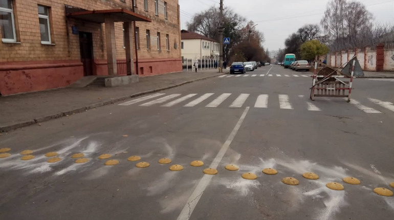 Безпечне місто: в Умані встановлюють пристрої примусового зниження швидкості