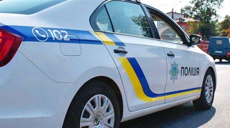 Поліцейська хроніка Переяславщини: дві ДТП, домашнє насильство та крики чоловіка у квартирі