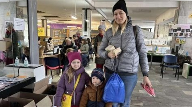 Гуманітарна допомога переселенцям з Луганщини. Скільки продуктових наборів видано за тиждень