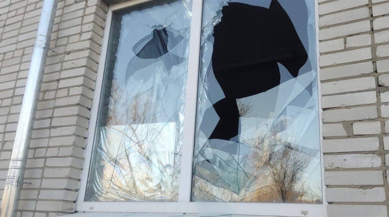 Через російські обстріли вибиті вікна у адмінбудівлі і ще 6 приватних будинках на Сумщині