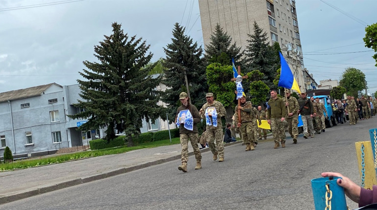 Барська громада попрощалася з захисником та Героєм Олександром Назаревичем